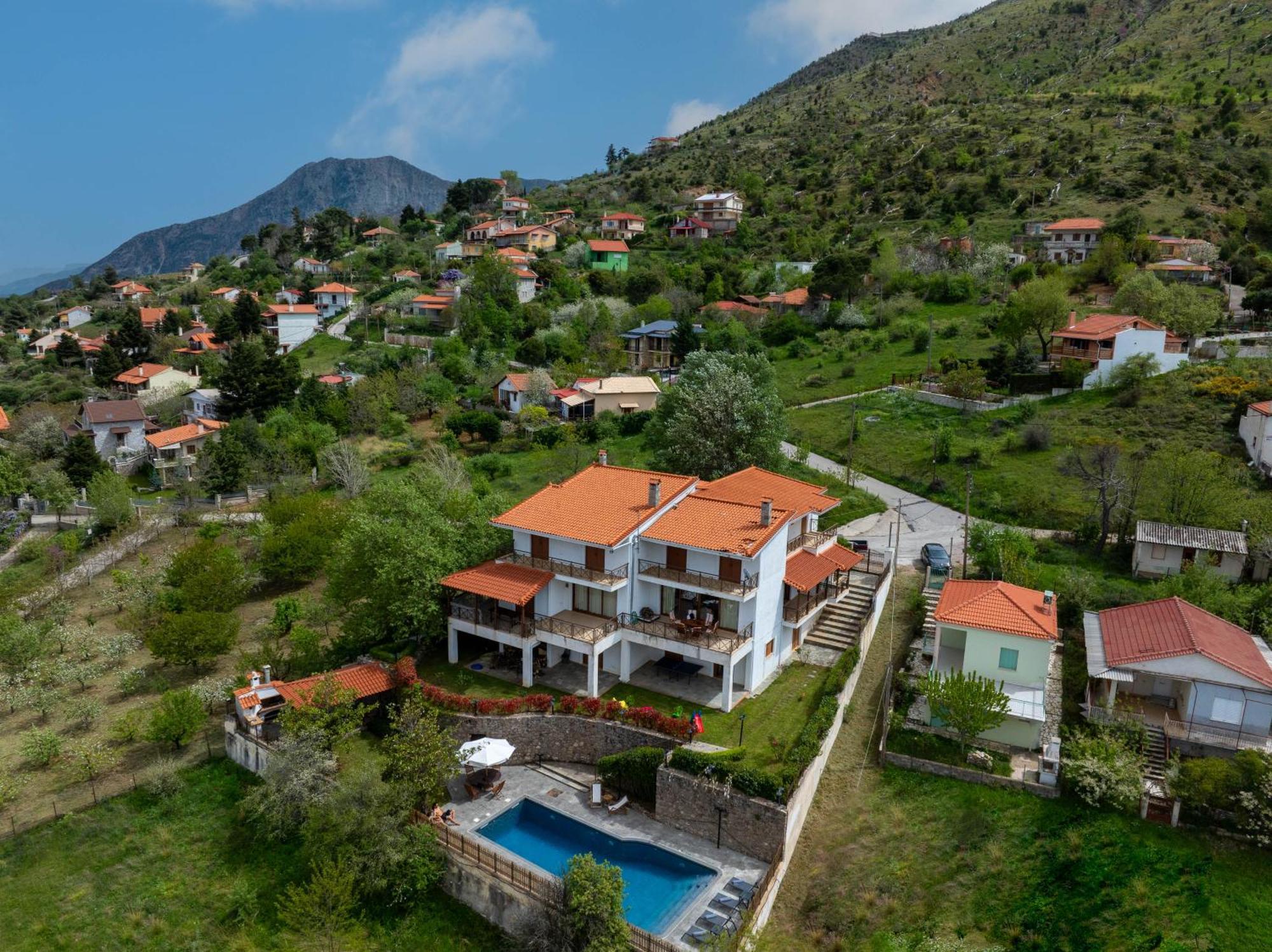 Traditional Luxury Villa Armonia Aigio Exterior photo