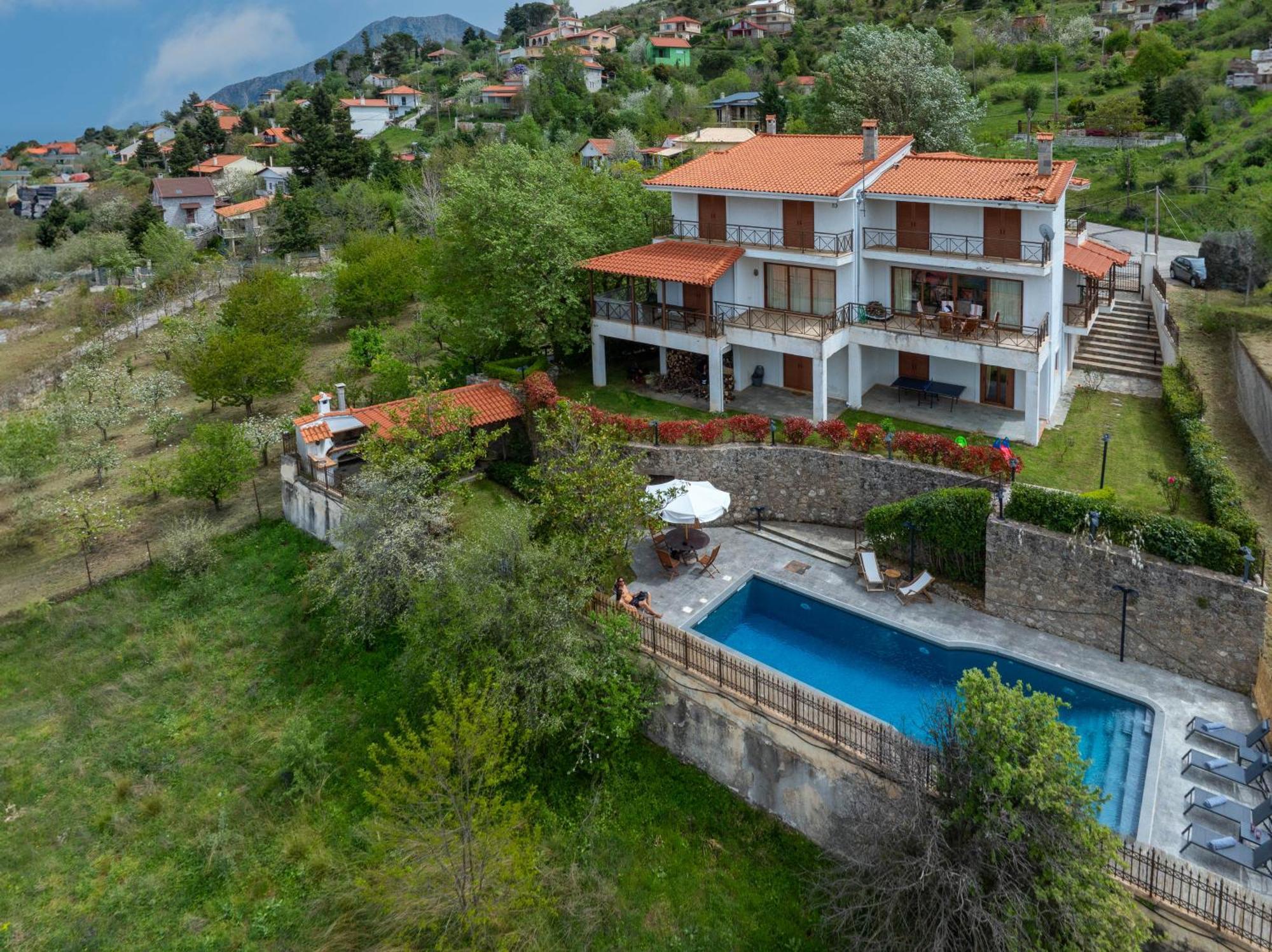 Traditional Luxury Villa Armonia Aigio Exterior photo