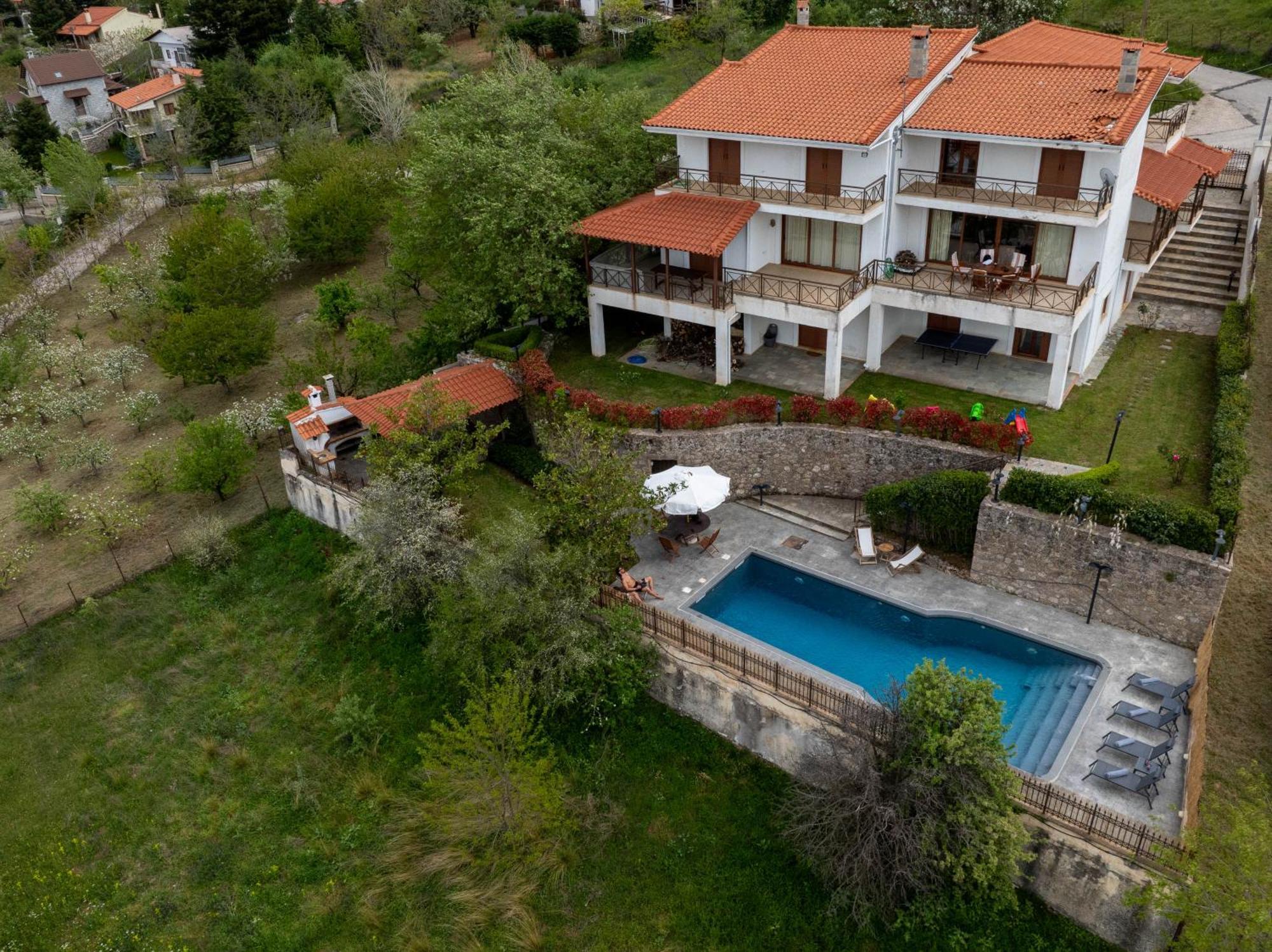 Traditional Luxury Villa Armonia Aigio Exterior photo