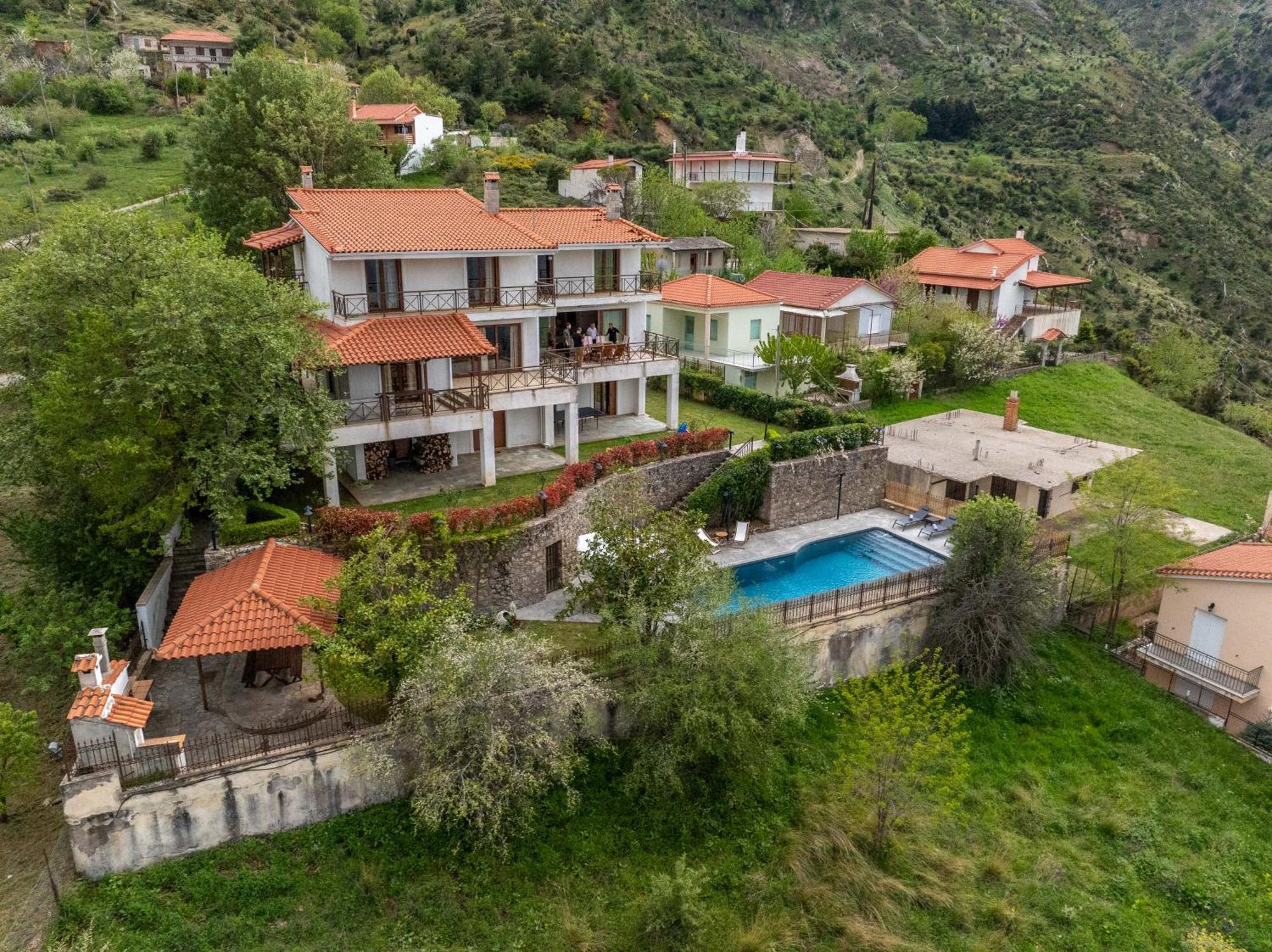 Traditional Luxury Villa Armonia Aigio Exterior photo